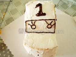 小汽车蛋糕的做法视频,甜蜜创意,动手制作可爱小车蛋糕教程