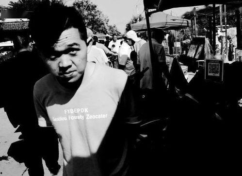 街头画像高手视频,瞬间捕捉人物灵魂的绘画艺术