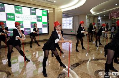 大妈热舞视频欣赏,激情四溢,展现老年生活新风采