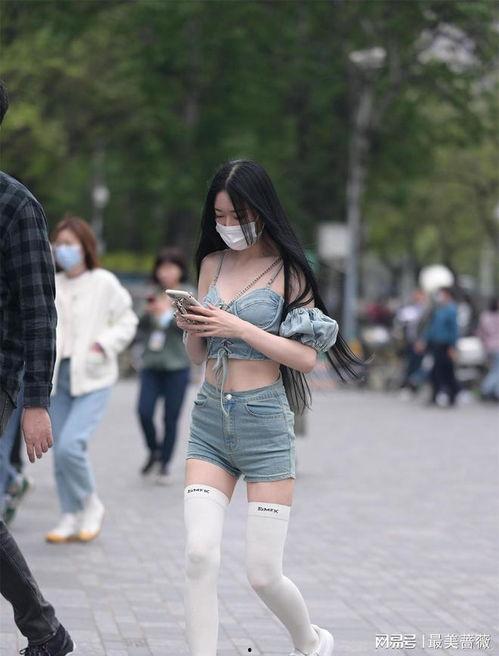 白色筒袜视频,时尚潮流的演变与魅力